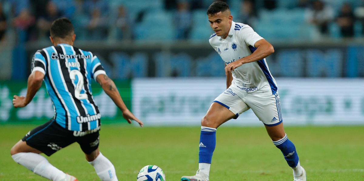 Camisa 9 cruzeirense marcou uma pintura no primeiro tempo, mas viu o camisa 9 gremista também fazer o mesmo, no segundo (Staff Images/Cruzeiro)