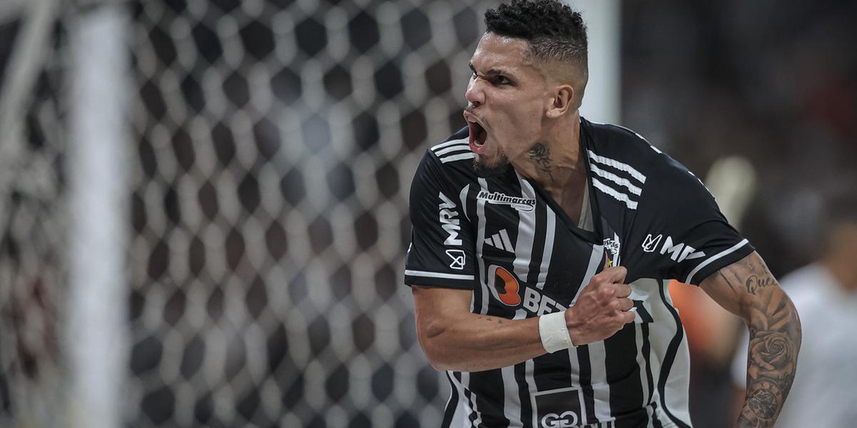 Paulinho marca duas vezes e garante vitória do Galo sobre o Corinthians (Pedro Souza / Atlético)