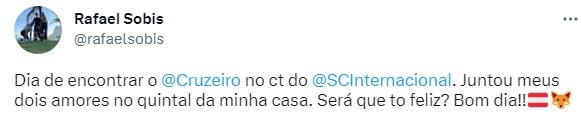 Sobis visita Cruzeiro em treino no CT do Internacional (Reprodução / Twitter Rafael Sobis)