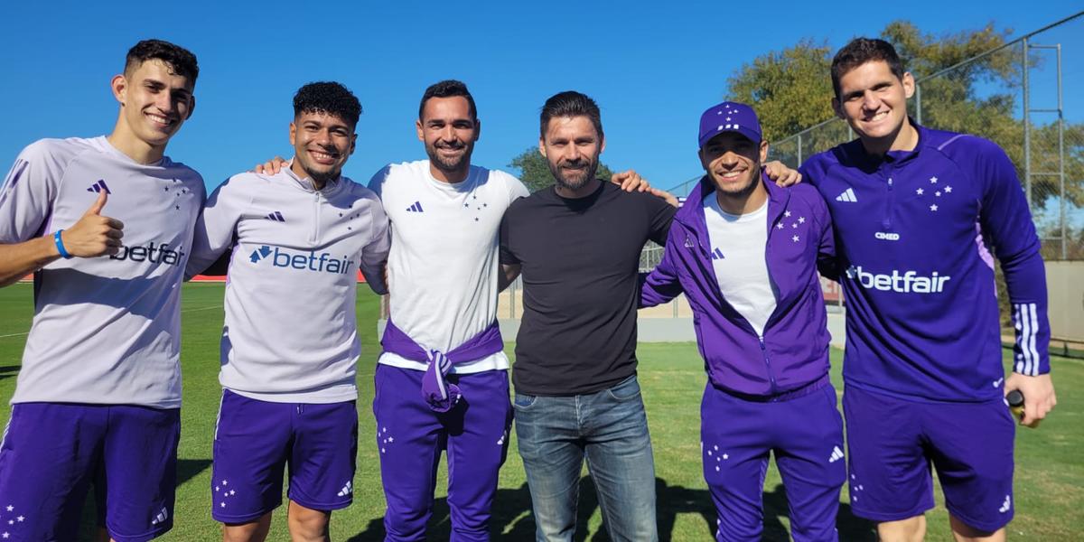 Rafael Sobis vai ao treino do Cruzeiro no CT do Internacional (Marco Ferraz /Cruzeiro)
