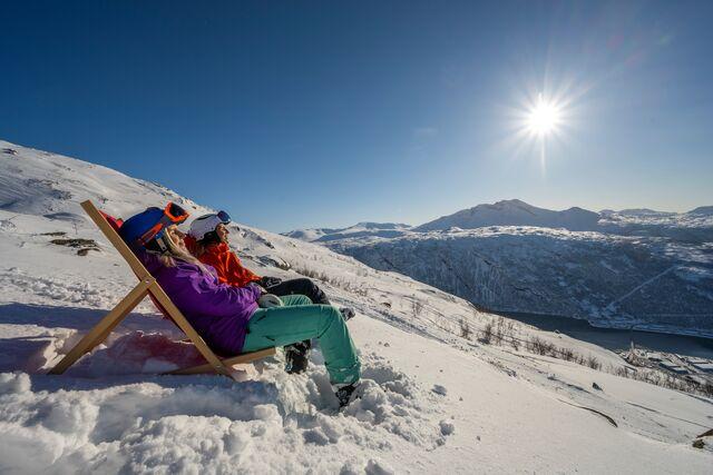 Esqui é uma das atividades mais procuradas em Narvikfjellet (Rune Dahl / Visit Norway / Divulgação)