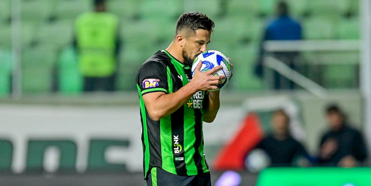 Aloísio marcou duas vezes no meio de semana e é a esperança americana no ataque (Mourão Panda/América)