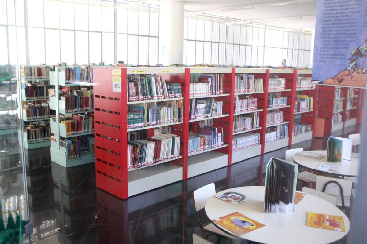 Biblioteca Pública Estadual Luiz de Bessa ganhou 20 mil novos títulos, incluindo em braille (Maurício Vieira / Hoje em Dia)