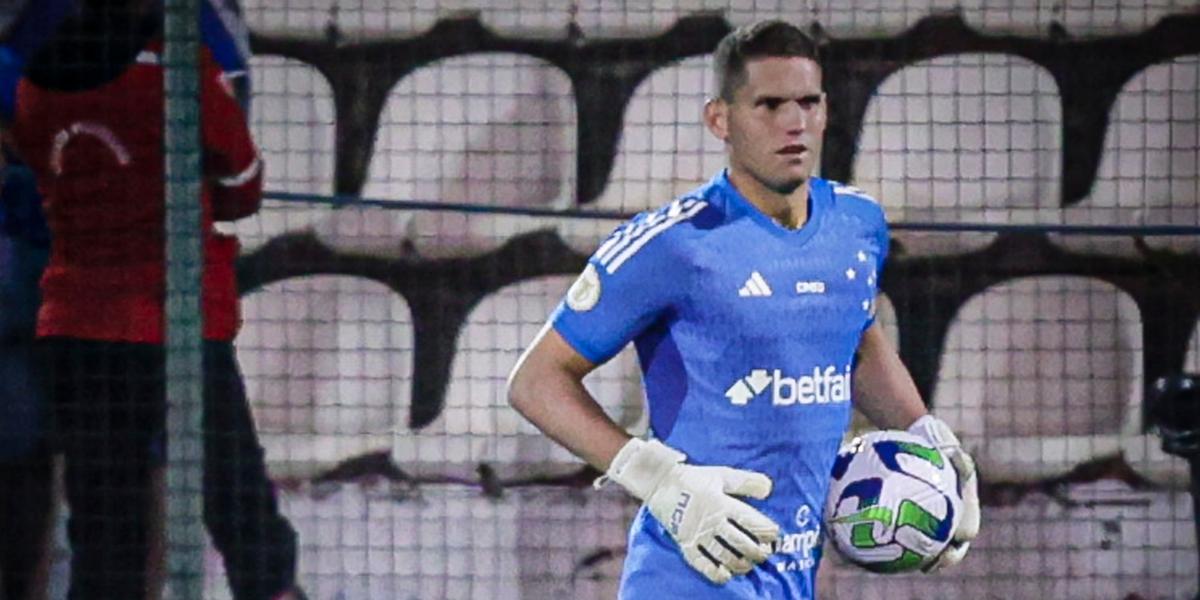 Cabral e demais atletas reclamam de gramado da Arena do Jacaré (Cris Mattos / Staff images / Cruzeiro)