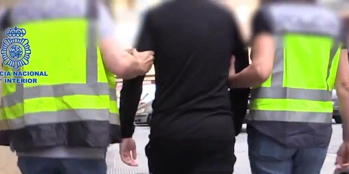 Polícia Espanhola prende envolvidos em atos racistas contra Vini Jr. (Reprodução / Twitter Policía Nacional Espanhola)