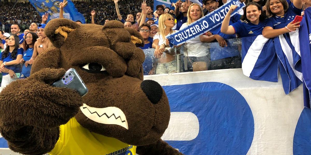 Raposão tinha sido repaginado no aniversário do clube, mas foi criticado e voltaram atrás (Agência i7/Mineirão)
