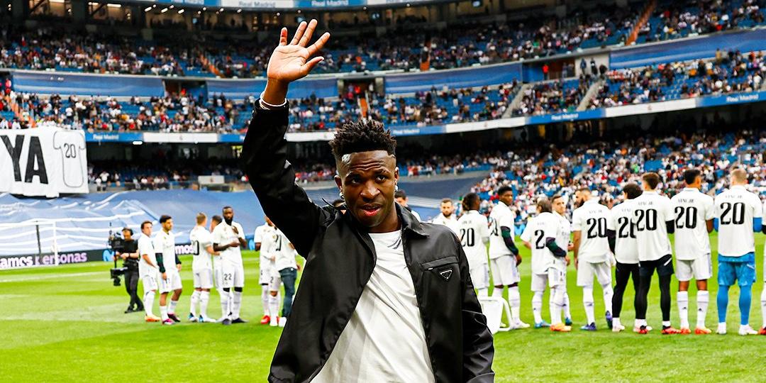 Vini Jr. não foi relacionado no jogo seguinte ao racismo sofrido em Valencia, mas recebeu grande apoio (Divulgação/Real Madrid)