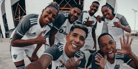 Jogadores do Galo na Arena MRV para lançamento do uniforme n° 2 (Reprodução / Twitter  Atlético)