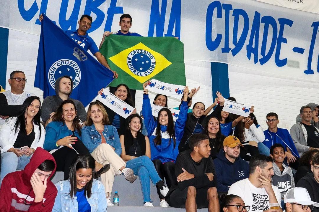 Torcida faz a diferença e empurra o Cruzeiro rumo ao Final Four de Basquete (Reprodução / Instagram Cruzeiro Basquete)