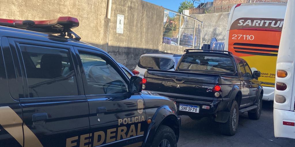 Agentes da Policia Federal estiveram em endereços do grupo Saritur na manhã de hoje (Fernando Michel/Hoje em Dia)