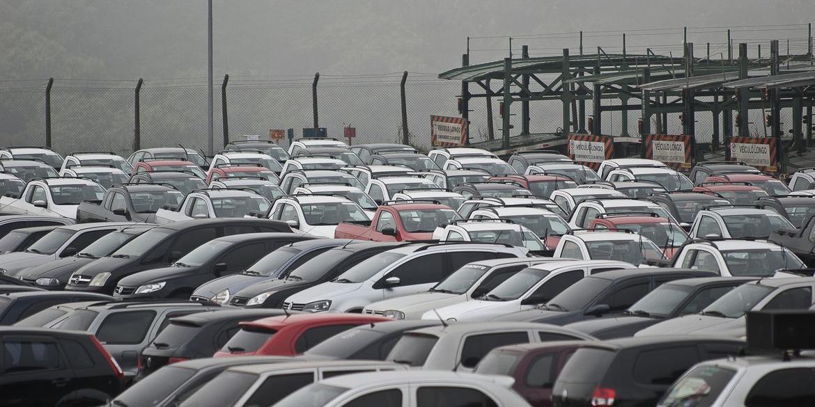 Para ter direito ao IPI zero, carro sustentável deve atender requisitos como emitir menos de 83 gramas de gás carbônico (CO₂) por quilômetro (Marcelo Camargo/Agência Brasil)