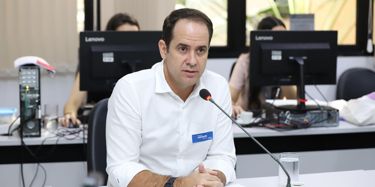 Bruno Muzzi fala em reunião da CPI do Abuso de Poder (Bernardo Dias / CMBH)