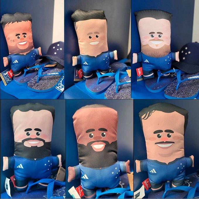 Atletas ganham bonecos personalizado na volta à Toca II (Reprodução /Twitter Cruzeiro)