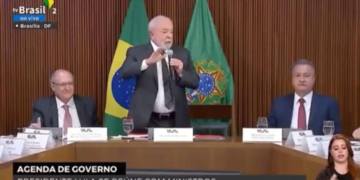 Lula faz piada considerada gordofóbica com o ministro Flávio Dino (TV Brasil / Reprodução)