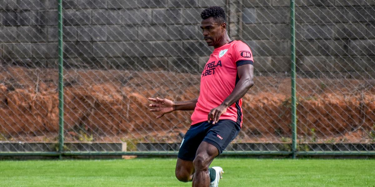 Wanderson valoriza zagueiros do América e acredita em melhor desempenho do setor defensivo (João Zebral / América)