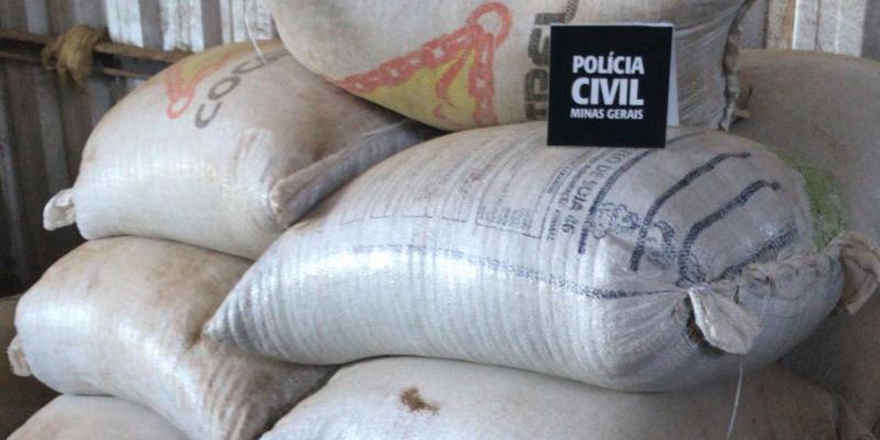 Polícia apreende 21 sacas de café; suspeito de manter o produto é acusado de furtos no Centro-Oeste