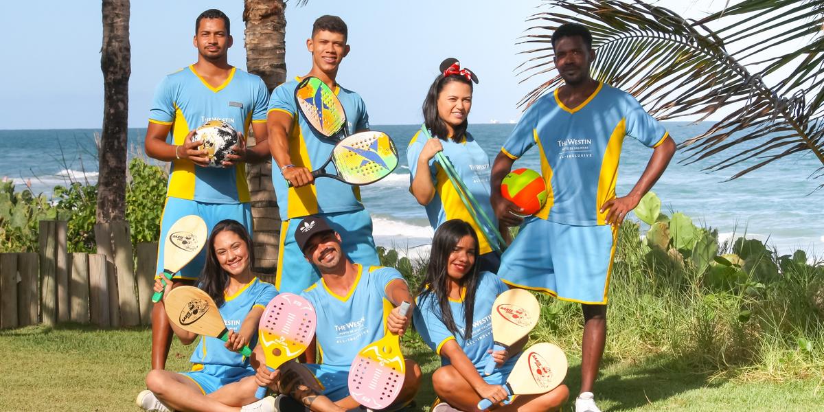 Os hóspedes têm ainda à disposição espaço família, kids club, teens club, academia, quatro restaurantes temáticos, food truck, café, bar molhado, bar pé na areia e beach club exclusivo