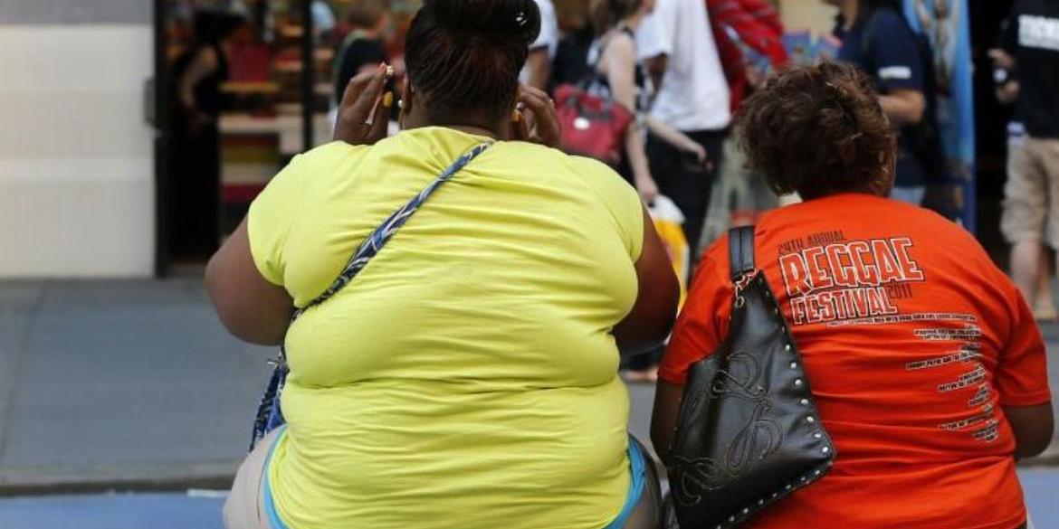 Novo Atlas Mundial da Obesidade 2024 mostra que o número de adultos vivendo com obesidade pode saltar de 810 milhões, em 2020, para 1,53 bilhão, em 2035 (Reprodução/Agência Brasil)