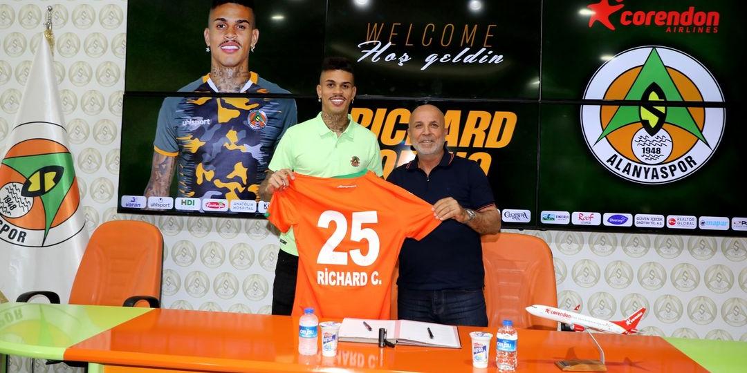Richard assina com time turco (Reprodução / Instagram Alanyaspor)