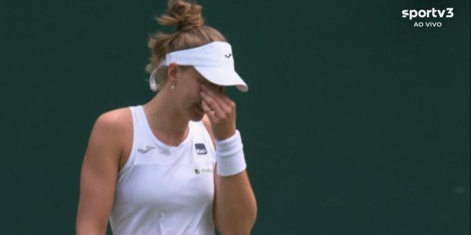 Bia Haddad sente a lombar e abandona duelo em Wimbledon (Reprodução / SporTv)