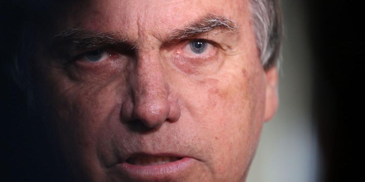 Sobre o encontro no Palácio da Alvorada, a defesa de Jair Bolsonaro argumenta que a conversa foi sobre “suposta vulnerabilidade no sistema eleitoral” (Tânia Rego/Agência Brasil)