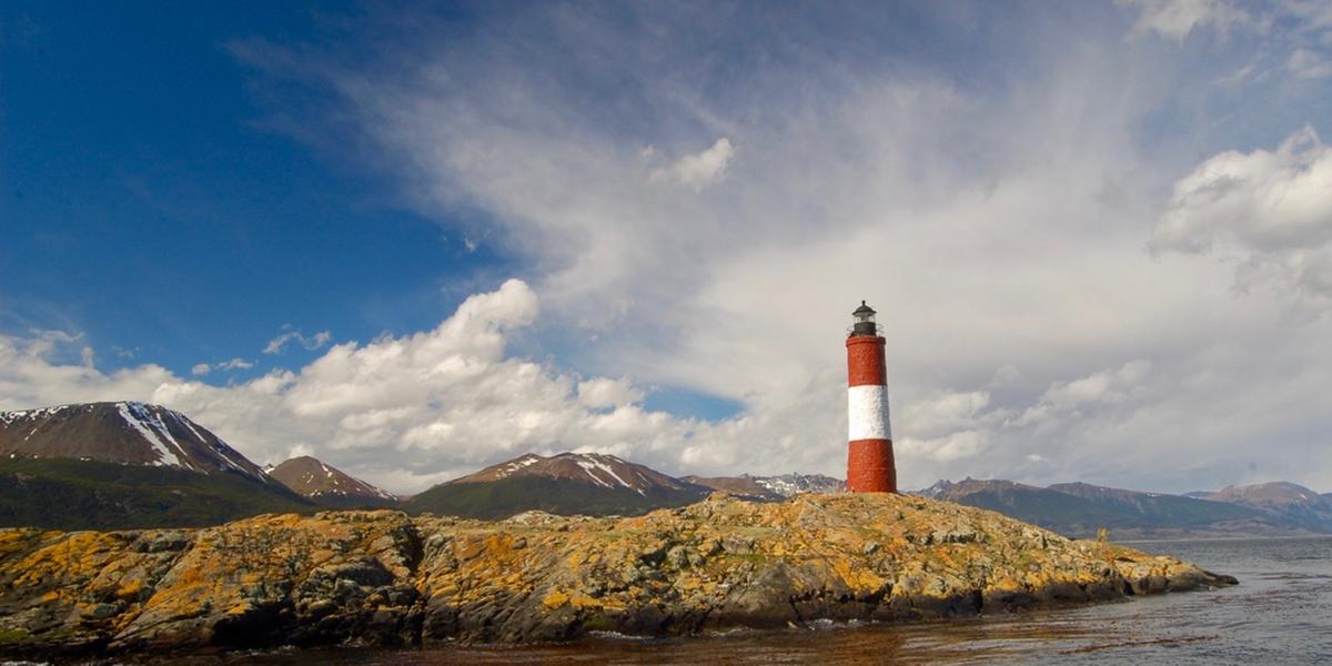 No Canal de Beagle, o visitante tem a oportunidade de avistar lobos marinhos em seu habitat natural e visitar o icônico farol Les Eclaireurs (Jefferson Gonzalez)