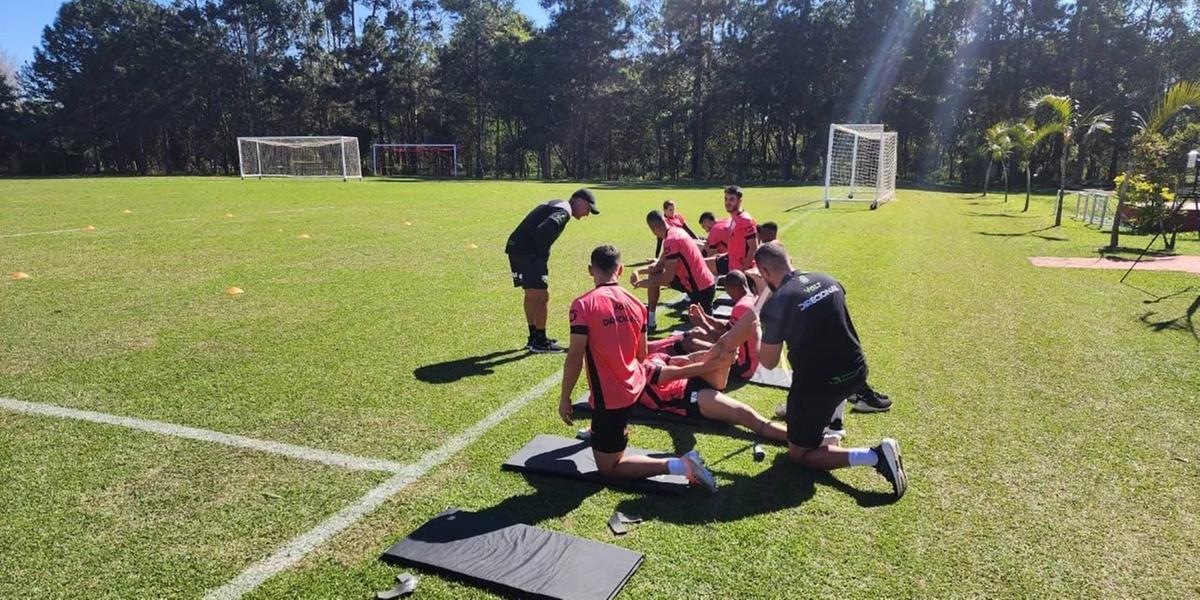 América treina em campo visando o Corinthians (Divulgação / América)