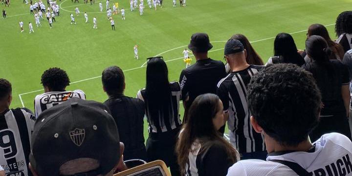 Torcedores reclamam de falta de visibilidade na Arena MRV (Reprodução / Twitter Bica Galo)