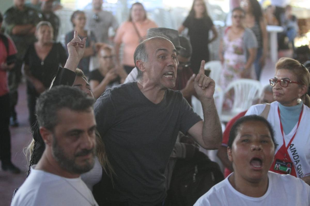 "Achei um absurdo, não estamos em uma ditadura. Em uma democracia, quando se faz este tipo de reunião, as pessoas envolvidas, a população deveria ser ouvida", reclamou Luciano Chequini (Maurício Vieira / Hoje em Dia)