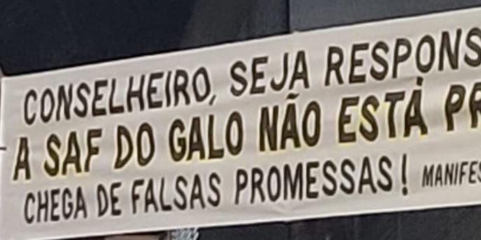 Torcida estende faixas na véspera da votação da SAF do Atlético (Reprodução / Twitter)