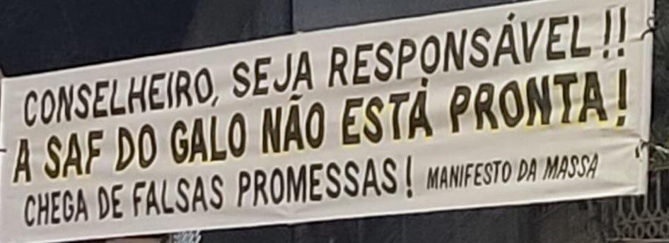 Torcida estende faixas na véspera da votação da SAF do Atlético (Reprodução / Twitter)