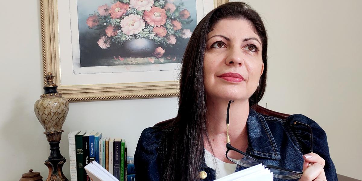 Ana Cristina é especialista em Direito público e privado (Divulgação)