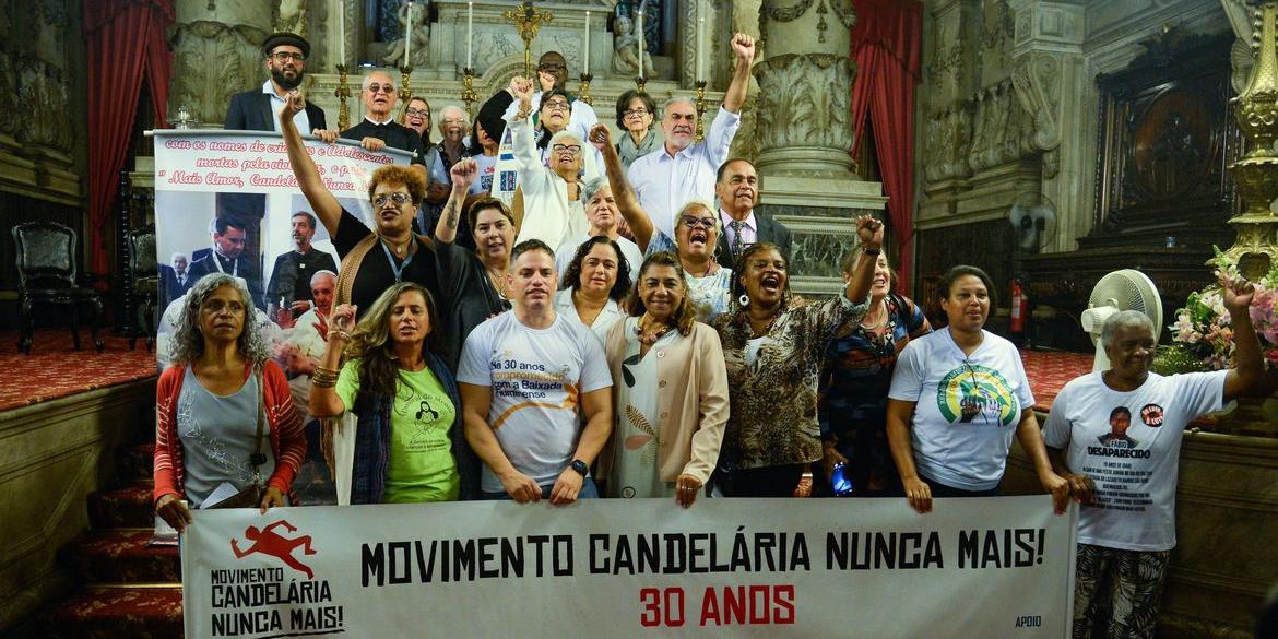 Ato interreligioso relembra 30 anos da Chacina da Candelária, no centro da capital fluminese (Tomaz Silva/Agência Brasil)