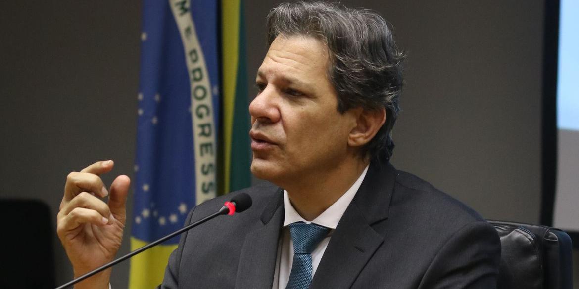 Ministro convocou a imprensa, em São Paulo, antes da abertura do mercado (Valter Campanato/Agência Brasil)
