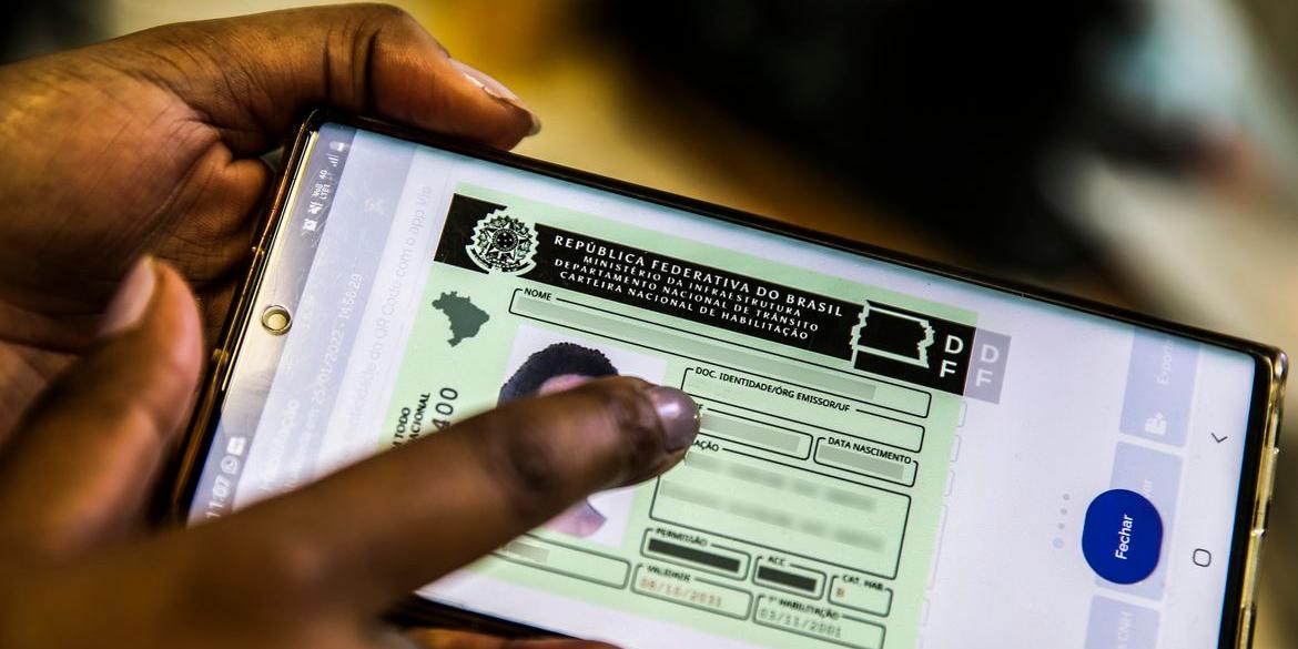 Carteira Nacional de Habilitação digital (Marcello Casal JR/Agência Brasil)
