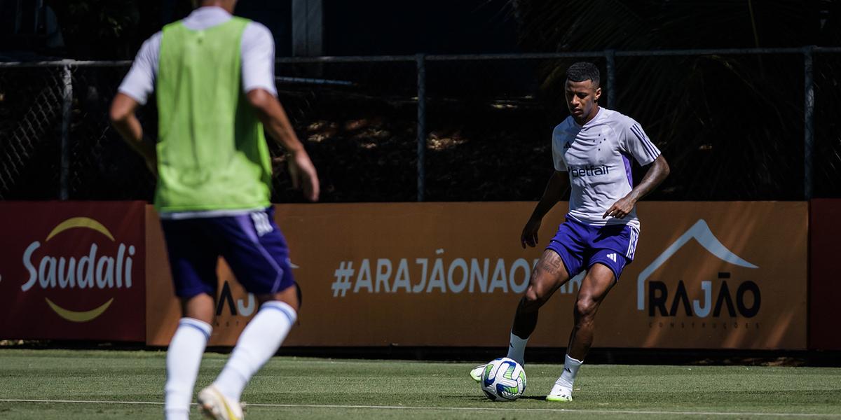 Arthur Gomes deve ser a novidade na lista de relacionados para o jogo contra o Furacão (Gustavo Aleixo / Cruzeiro)