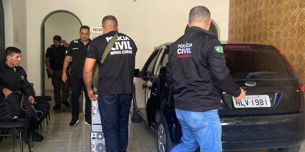 Material apreendido foi levado para a 2ª Delegacia de Polícia Civil Sul, no bairro Jardim América (Fernando Michel/Hoje em Dia)
