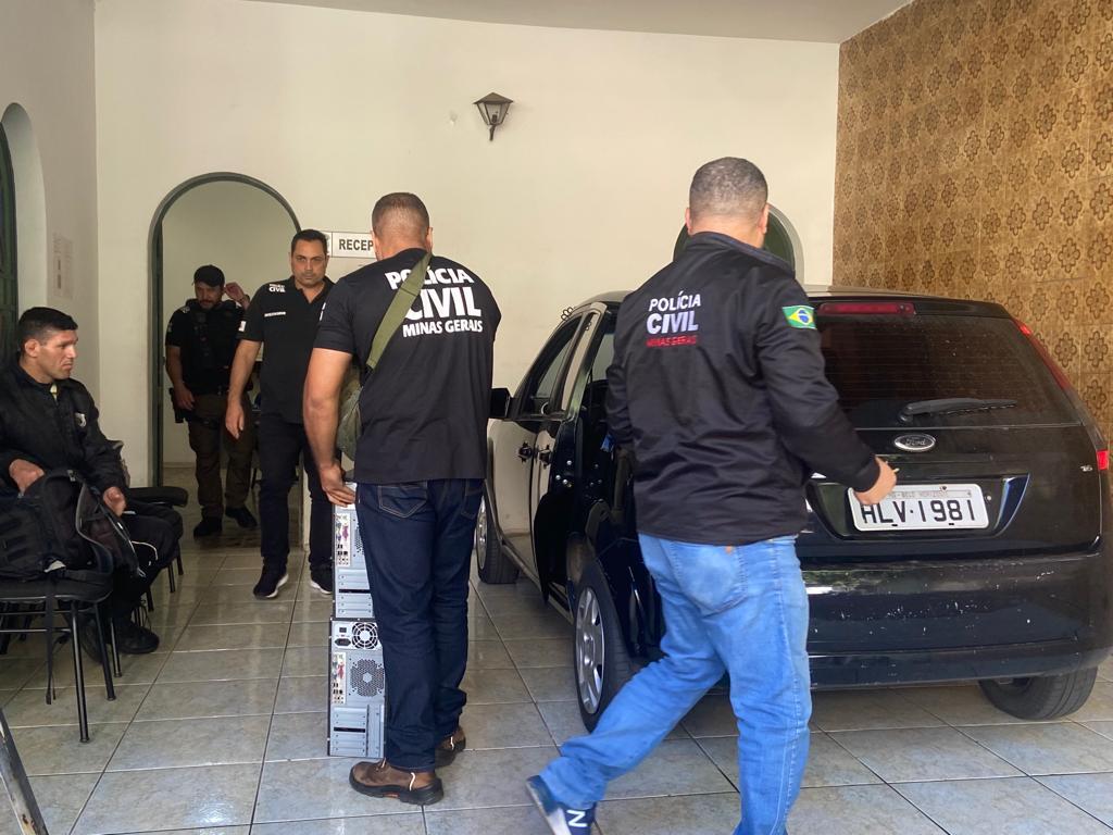Um dos irmãos foi detido no momento em que tentava esconder notas promissórias em um escritório que funcionava na Ceasa