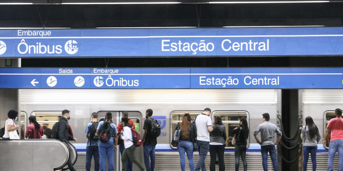 Para ir ao 'Bastidores da Graxinha', folião vai descer na Estação Central e caminhar por apenas dois minutos (Maurício Vieira / Hoje em Dia)