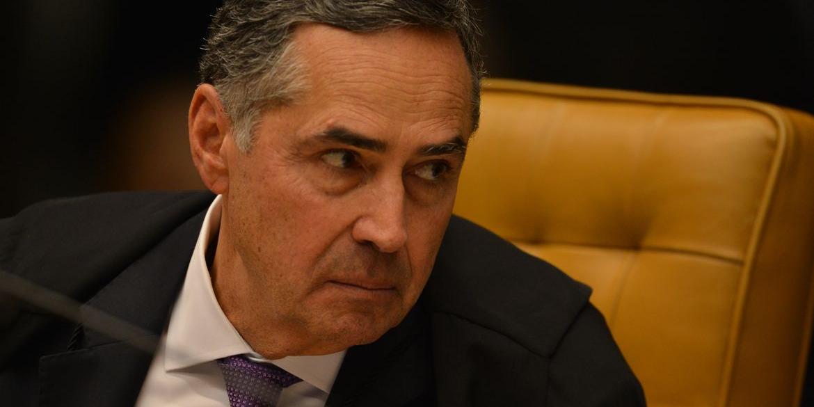 O ministro Roberto Barroso, durante sessão de julgamento sobre limite para compartilhamento de dados fiscais (Fabio Rodrigues Pozzebom / Agência Brasil)
