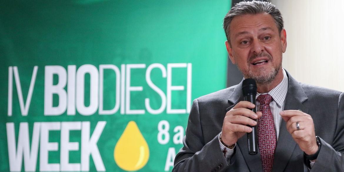 Brasília (DF), 10/08/2023, O ministro da Agricultura e Pecuária, Carlos Fávaro, durante abertura da 4ª Biodiesel Week, no Ministério da Agricultura (José Cruz / Agência Brasil)