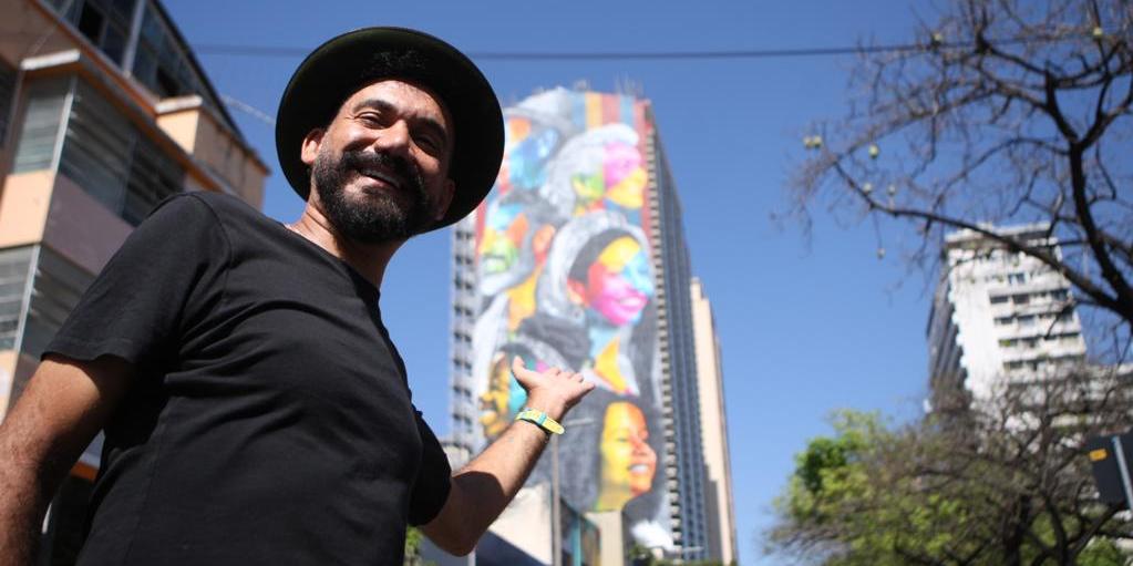 Reconhecido em todo o mundo, o artista Eduardo Kobra inaugurou o primeiro mural em BH em agosto do ano passado (Valéria Marques / Hoje em Dia)