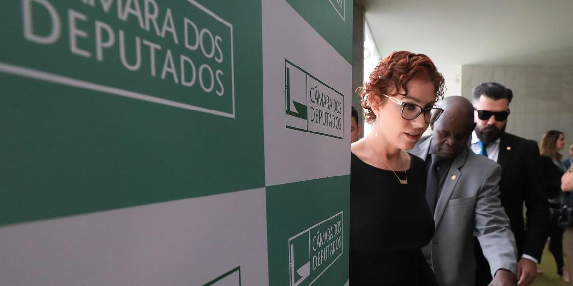 Brasília (DF) 02/08/2023 Deputada Carla Zambelli durante coletiva no salão verde da Câmara dos Deputados. (Lula Marques / EBC)