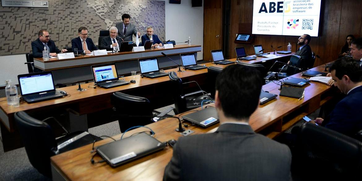 Comissão de Ciência, Tecnologia, Inovação, Comunicação e Informática (CCT) promove audiência pública para debater os impactos da Reforma Tributária no setor da Tecnologia da Informação. (Pedro França / Agência Senado)