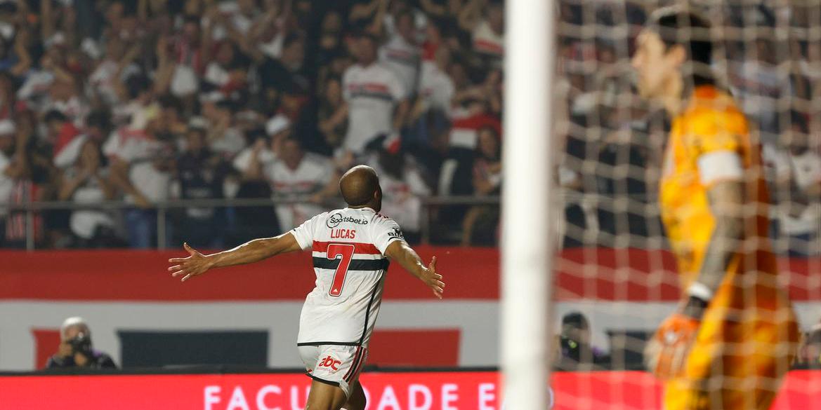 Corinthians vence o Flamengo e consegue a vantagem na semifinal do  Brasileiro