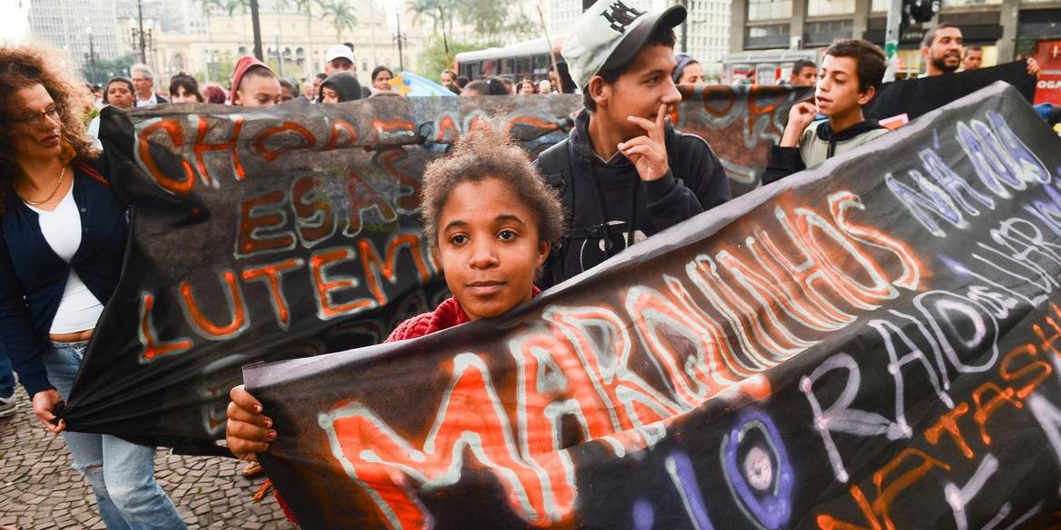 São Paulo - Ato ao não silenciamento de vidas e mortes de crianças, adolescentes e jovens adultos em situação de rua no Vale do Anhangabaú (Rovena Rosa/Agência Brasil)