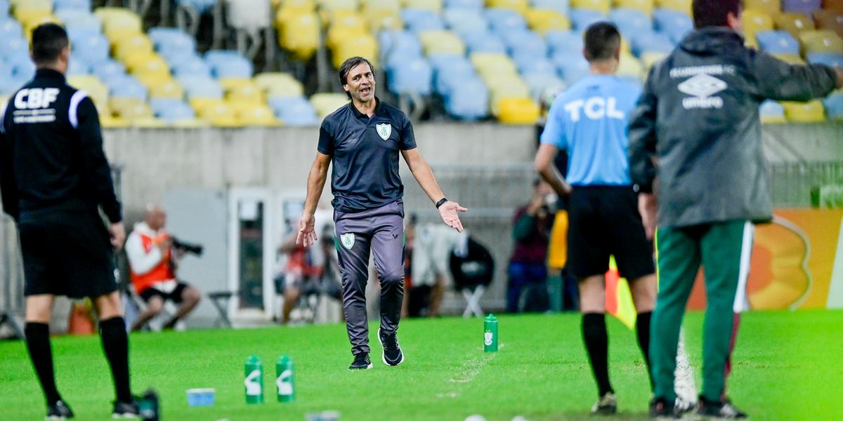 Treinador ainda não venceu no comando do América (Mourão / Panda)