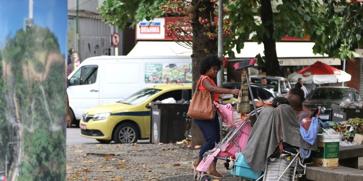 Rio de Janeiro (RJ), 14/02/2023 - População em situação de rua no Largo do Machado, zona sul da cidade. (Tânia Rêgo / Agência Brasil)