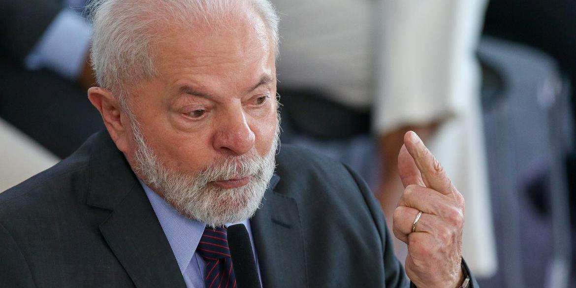 Brasília (DF), 31/07/2023, - O presidente Luiz Inácio Lula da Silva sanciona a lei que institui o Programa Escola em Tempo Integral, no Palácio do Planalto (José Cruz / Agência Brasil)