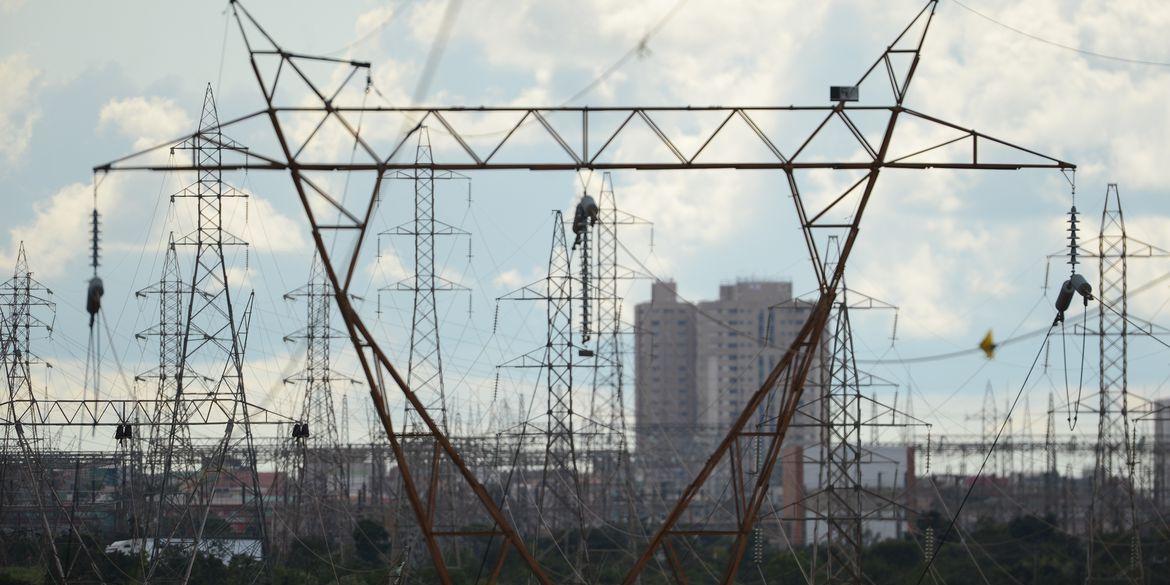 Linhas de transmissão de energia do sistema elétrico nacional (Agência Brasil / Divulgação)